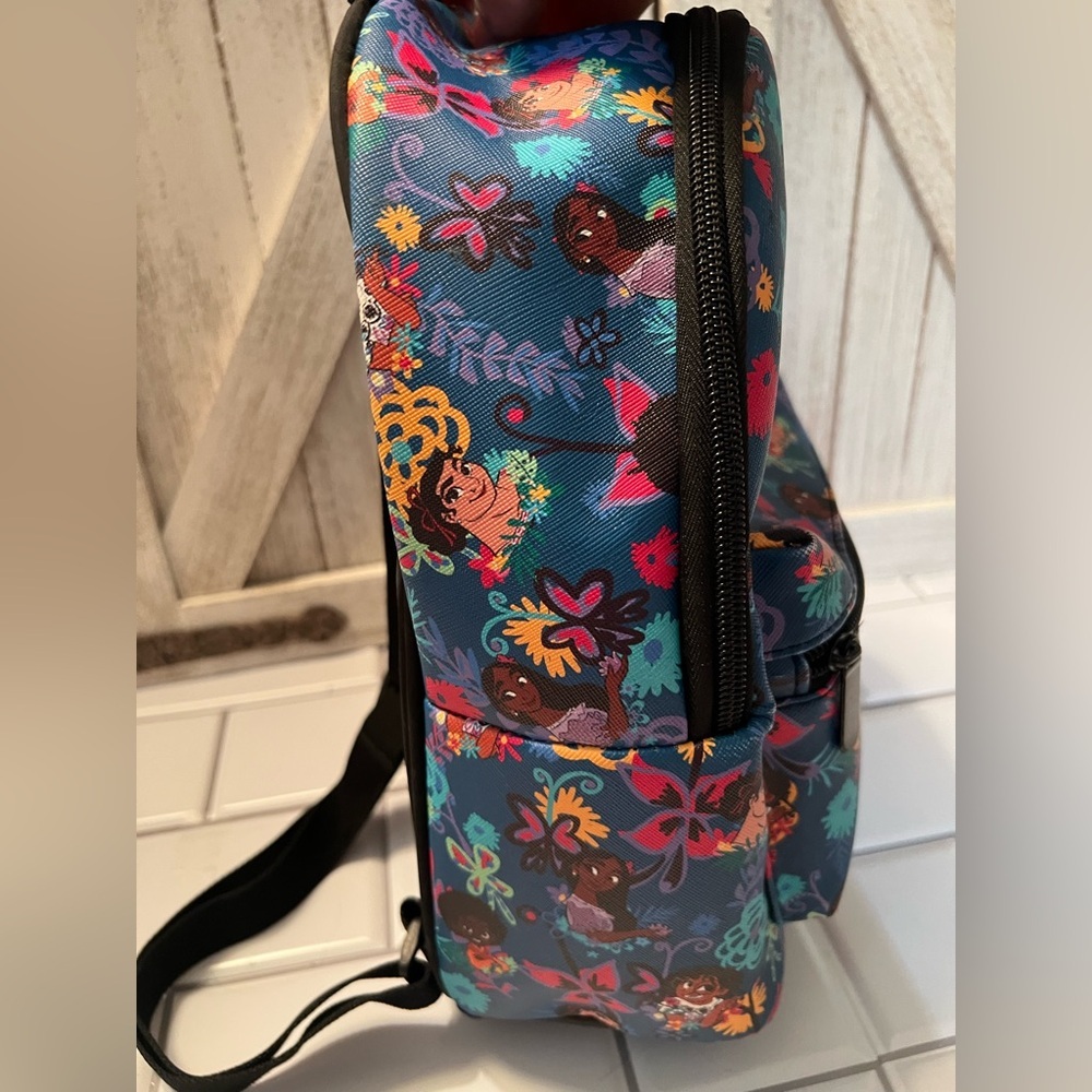 Disney Encanto backpack - Picture 4 of 10